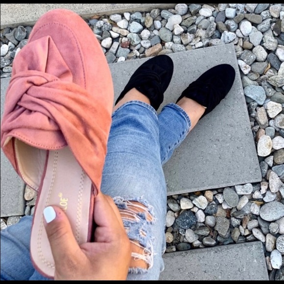 Chic Blush Faux Suede Slip On Mules NIB - Picture 3 of 6